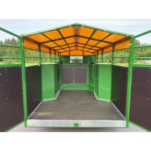 SKILLEDØR MELLOM HJULKASSER